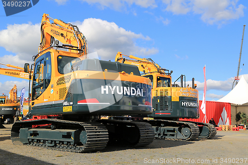 Image of Large Hyundai 140LC Crawler Excavator