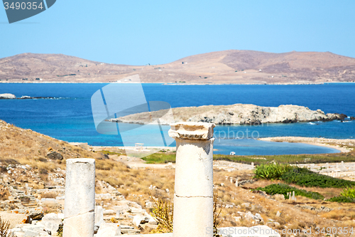 Image of temple  in delos   site