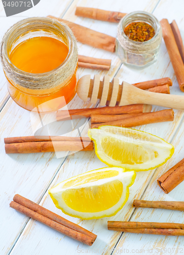 Image of honey,cinnamon,and lemon