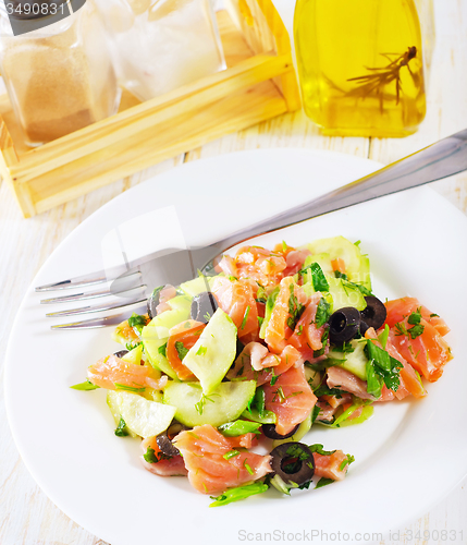 Image of salad with salmon