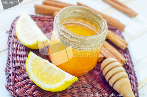 Image of honey,cinnamon,and lemon