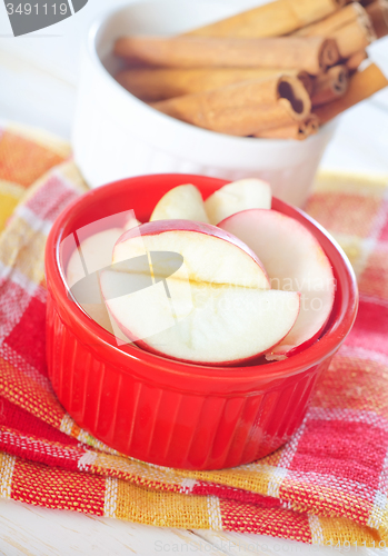 Image of apples and cinnamon