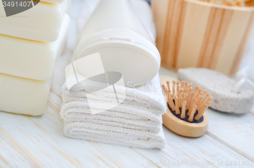 Image of towels and shampoo