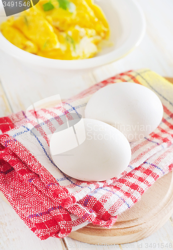 Image of raw eggs