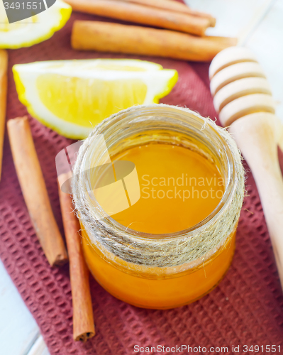 Image of honey,cinnamon,and lemon