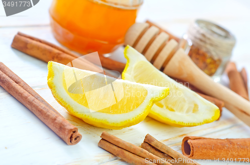 Image of honey,cinnamon,and lemon