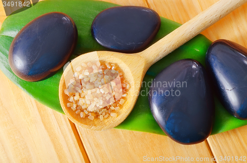 Image of sea salt in spoon