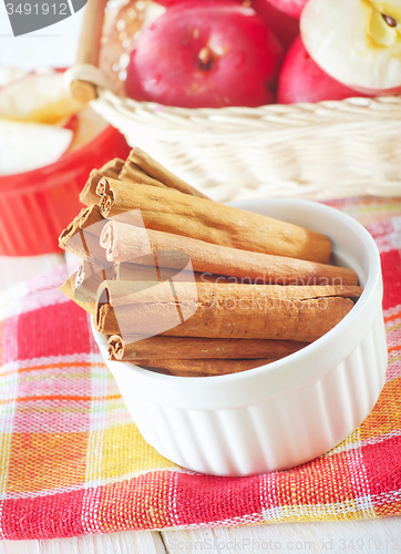Image of apples and cinnamon