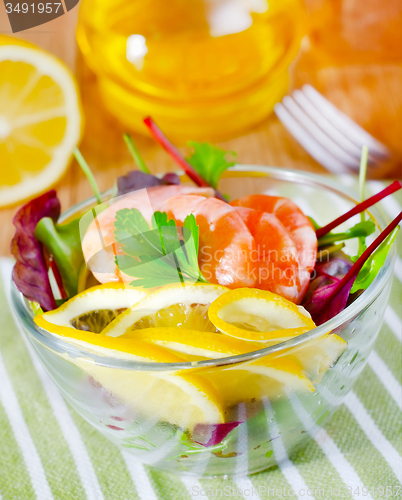 Image of salad with shrimps 