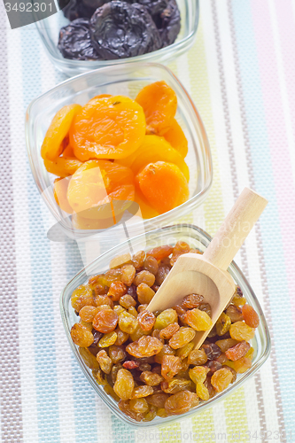 Image of dried apricots, raisins and dates