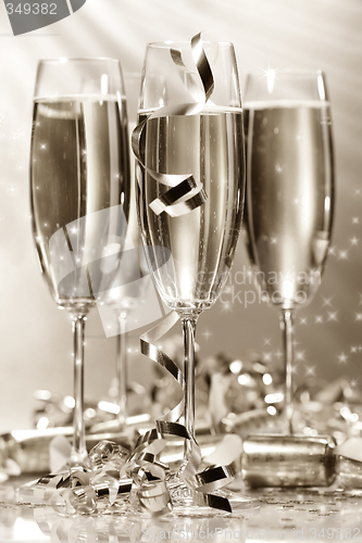 Image of Glasses of golden champagne