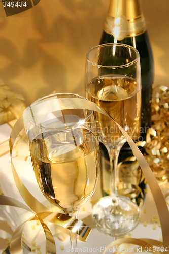 Image of Golden champagne sparkle