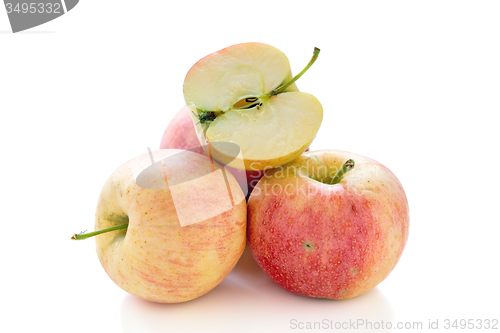 Image of Three and a half apple.