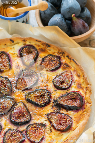 Image of Pizza with figs, ricotta and honey.