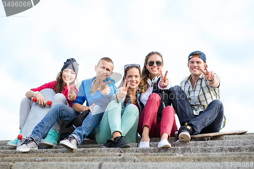 Image of group of teenagers showing finger five