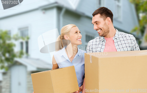 Image of couple with cardboard boxes moving to new home