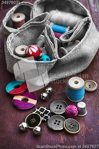 Image of Buttons and thread