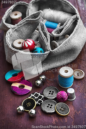 Image of Buttons and thread