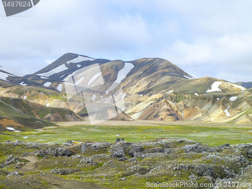 Image of mountain scenery in Iceland