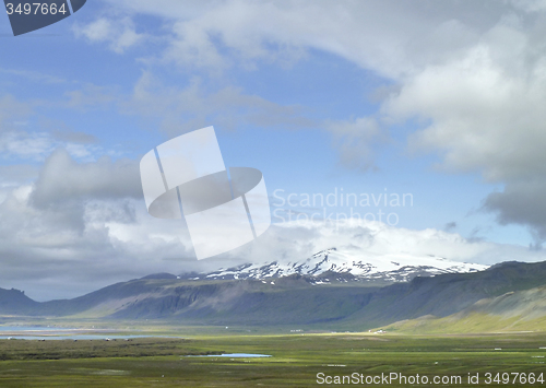 Image of mountain scenery in Iceland