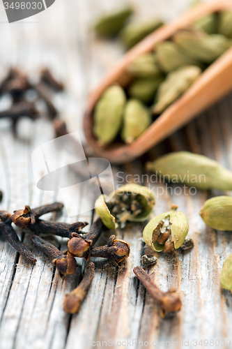 Image of Spices - cardamom and cloves.