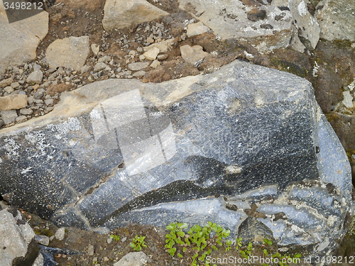 Image of boulder in Iceland