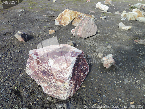 Image of boulder in Iceland