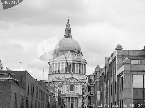 Image of Black and white St Paul Cathedral in London