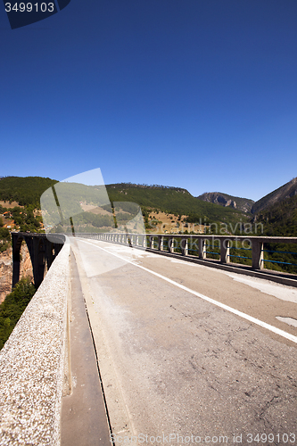 Image of the bridge 