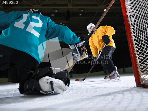 Image of ice hockey goalkeeper