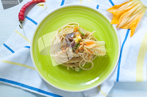Image of Spaghetti with marinated anchovy, zucchini and zucchini flowers