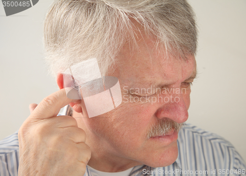 Image of ear pain in a senior	