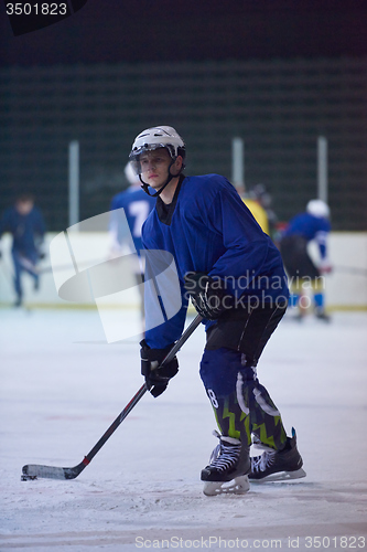 Image of ice hockey player in action