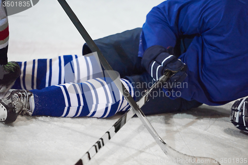 Image of ice hockey player in action