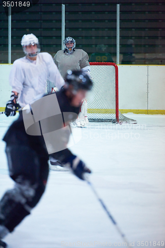 Image of ice hockey player in action