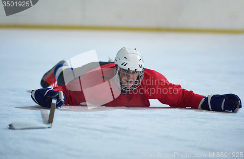 Image of ice hockey player in action