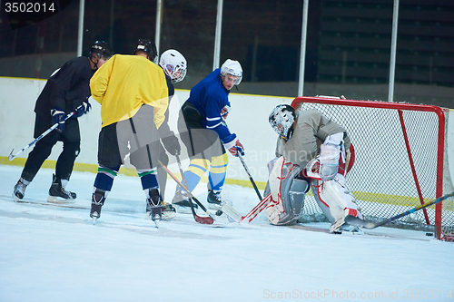 Image of ice hockey goalkeeper