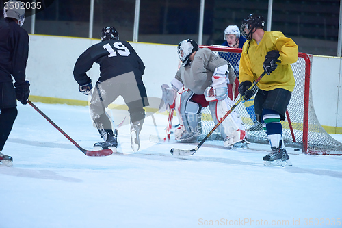 Image of ice hockey goalkeeper