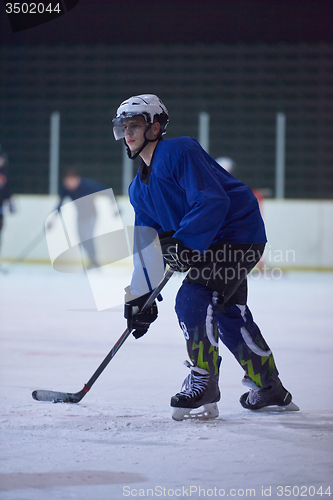 Image of ice hockey player in action