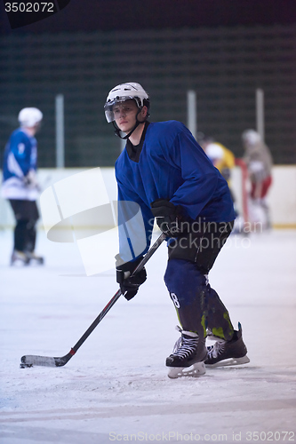 Image of ice hockey player in action