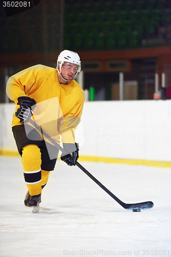 Image of ice hockey player in action