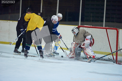 Image of ice hockey goalkeeper