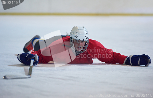 Image of ice hockey player in action