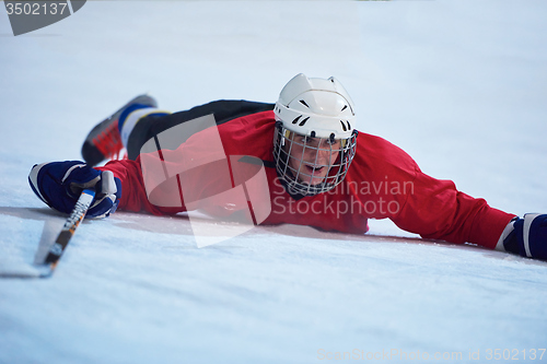 Image of ice hockey player in action