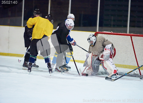 Image of ice hockey player in action