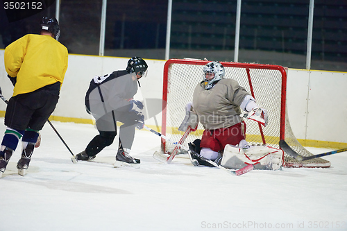 Image of ice hockey goalkeeper