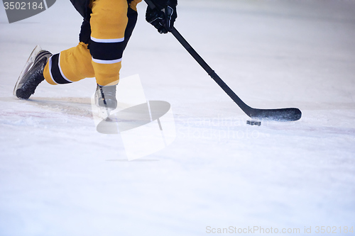 Image of ice hockey player in action