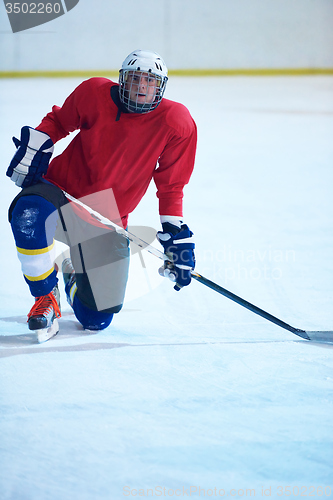 Image of ice hockey player in action