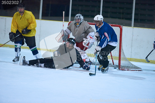 Image of ice hockey goalkeeper