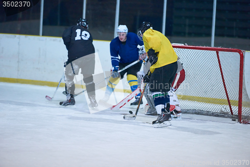 Image of ice hockey goalkeeper